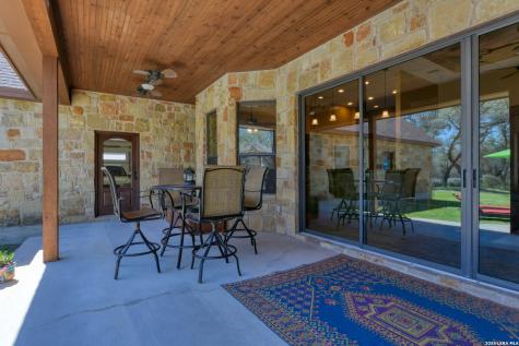 204 Fawn Floresville TX 78114