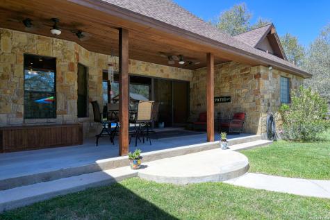 204 Fawn Floresville TX 78114
