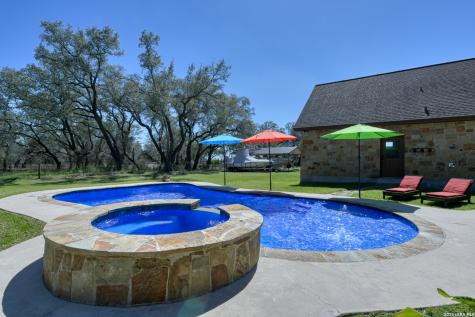 204 Fawn Floresville TX 78114