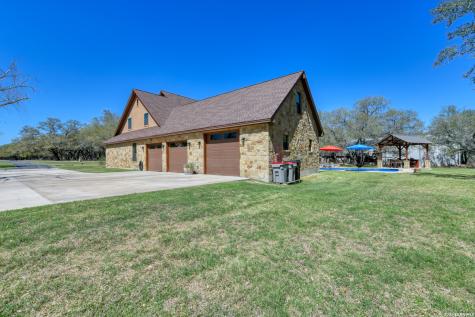 204 Fawn Floresville TX 78114