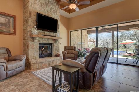 204 Fawn Floresville TX 78114