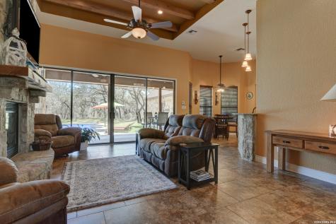 204 Fawn Floresville TX 78114