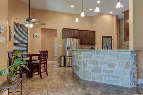 204 Fawn Floresville TX 78114