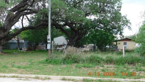 609 4th Street Pleasanton TX 78064