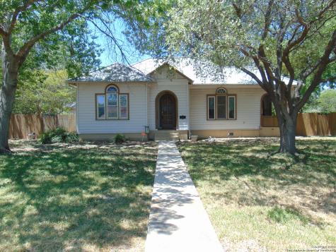 815 N Getty Street Uvalde TX 78801