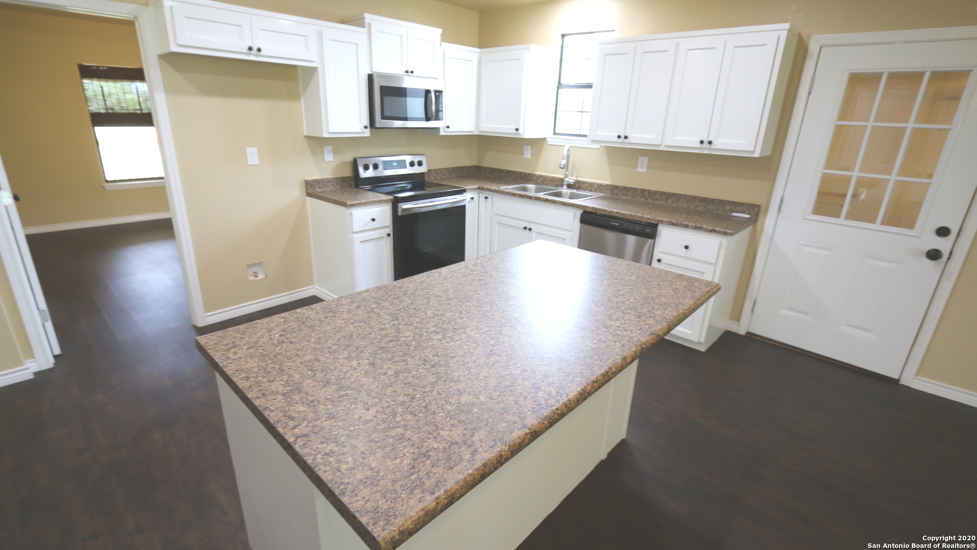 2257 Cr 475 Nixon TX 78140