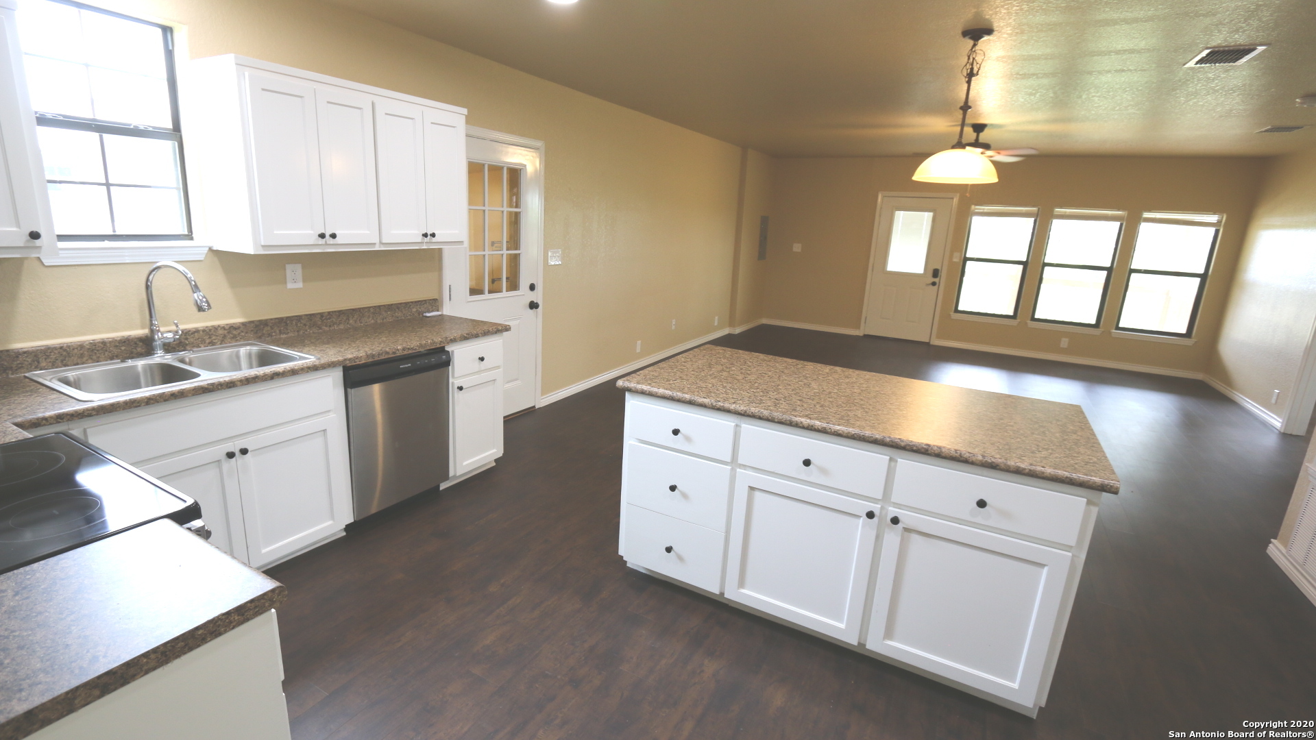 2257 Cr 475 Nixon TX 78140