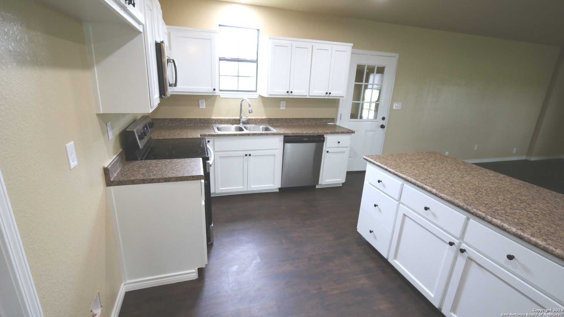 2257 Cr 475 Nixon TX 78140