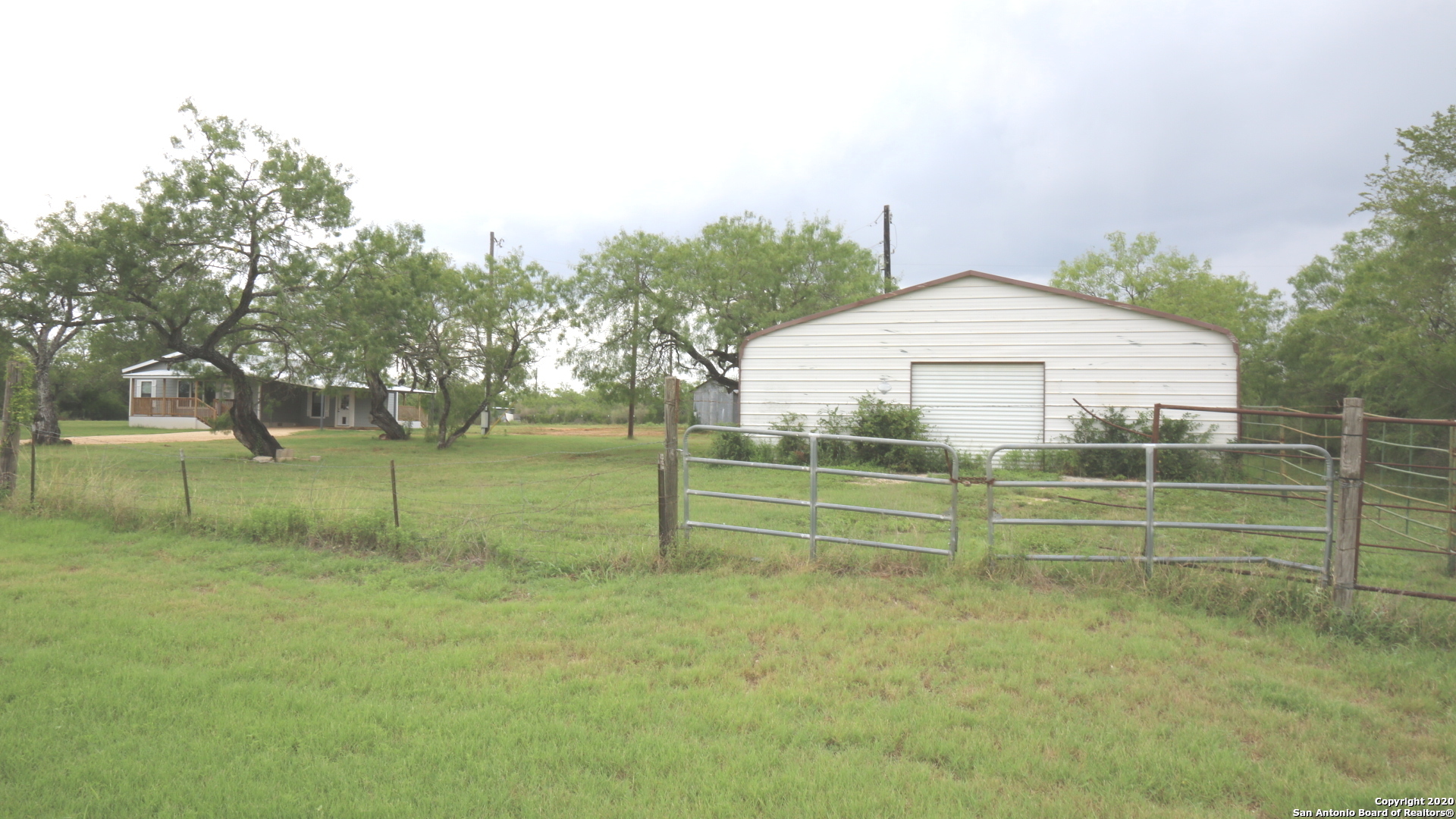 2257 Cr 475 Nixon TX 78140