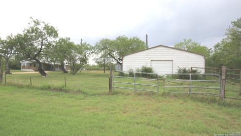 2257 Cr 475 Nixon TX 78140