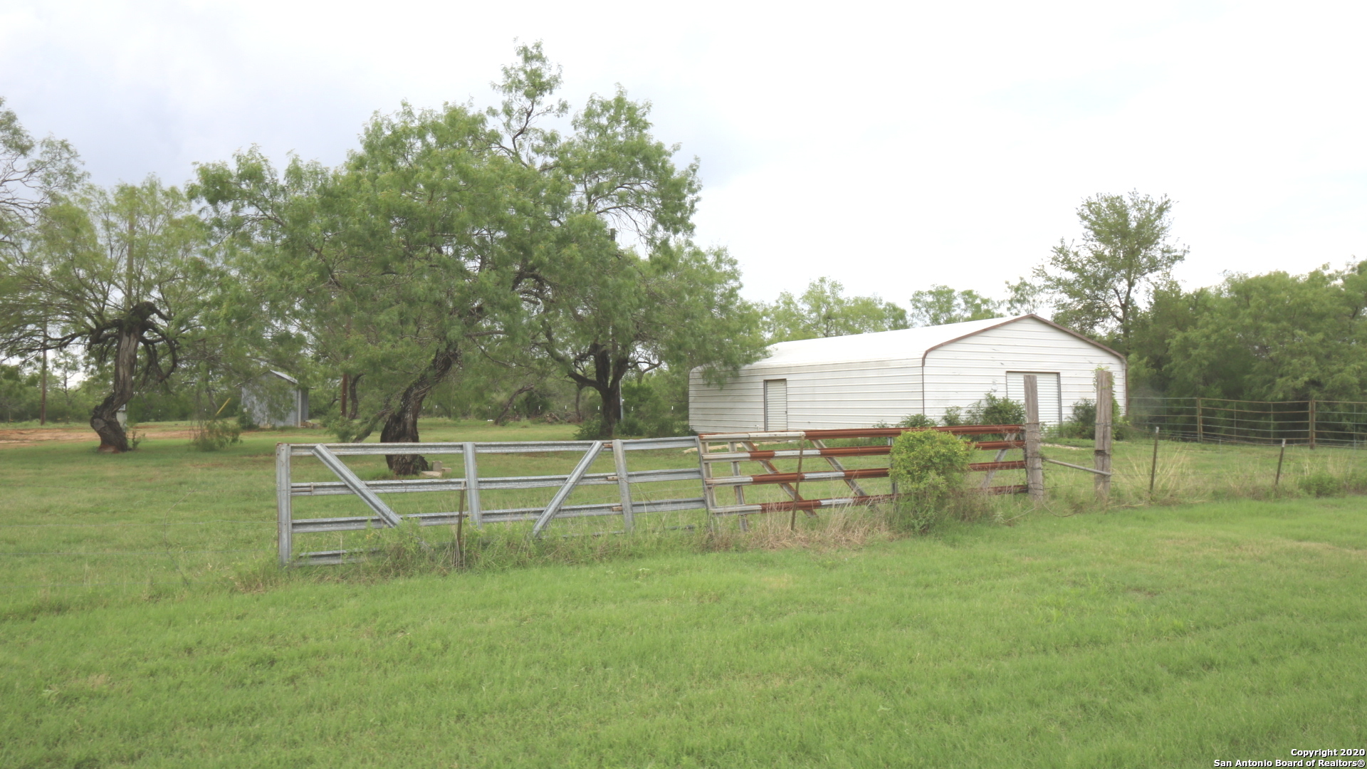 2257 Cr 475 Nixon TX 78140