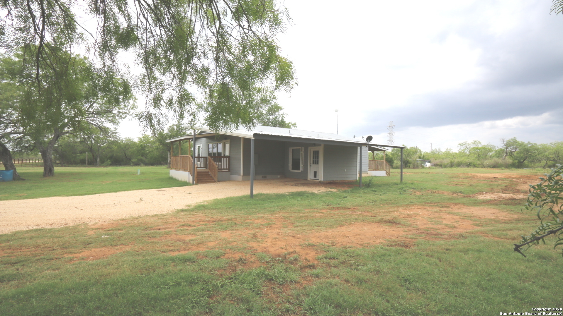 2257 Cr 475 Nixon TX 78140