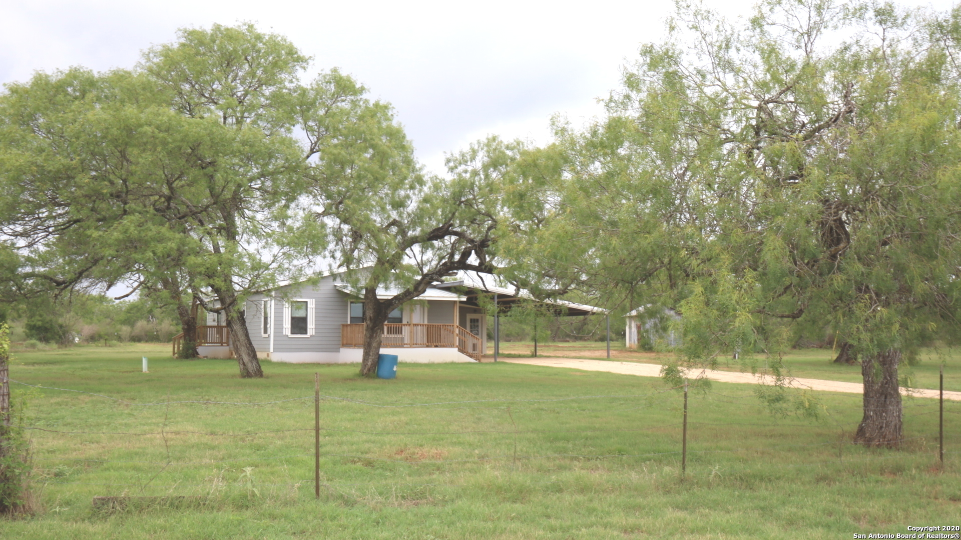 2257 Cr 475 Nixon TX 78140