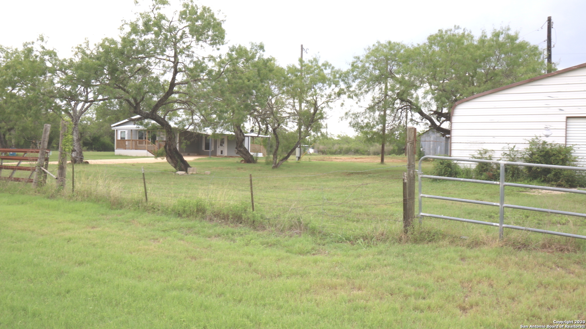 2257 Cr 475 Nixon TX 78140