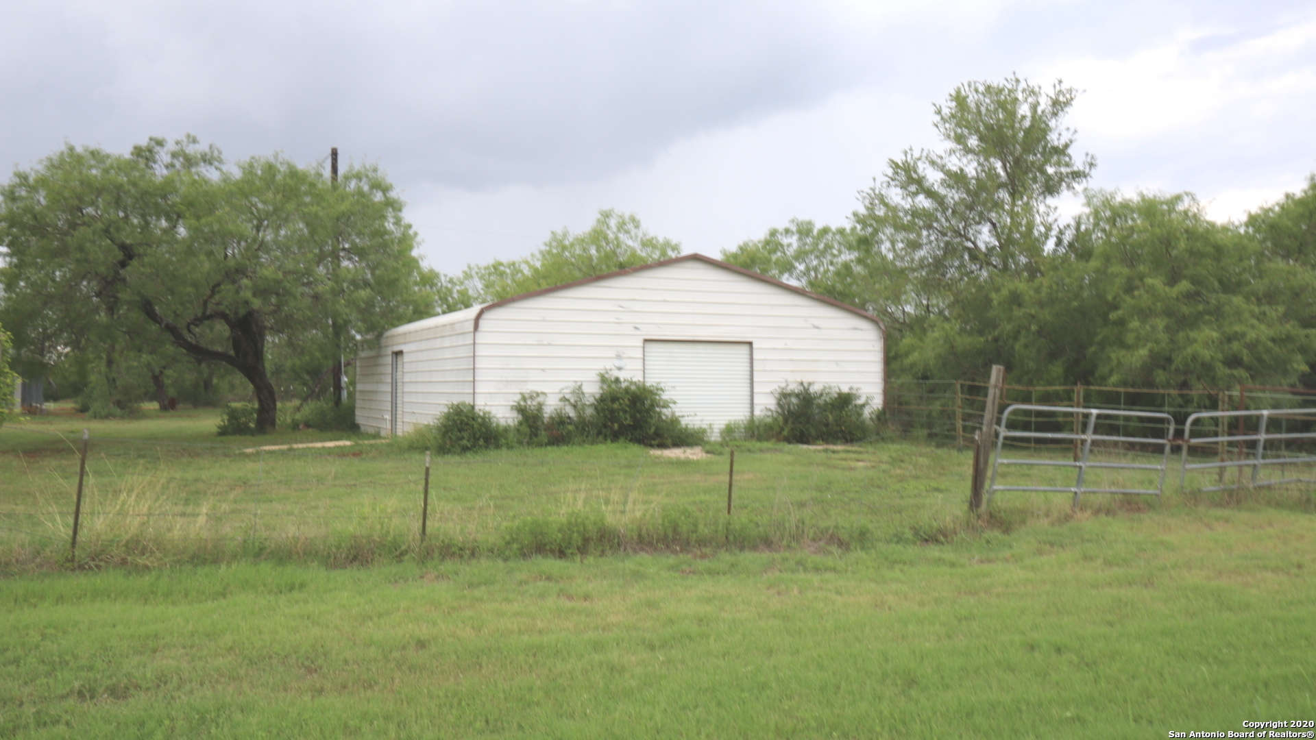 2257 Cr 475 Nixon TX 78140