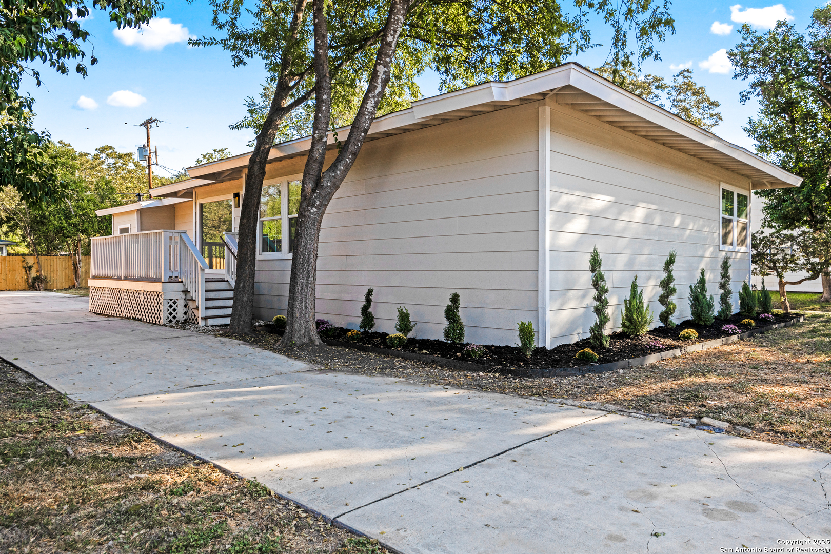 225 Arvin Terrell Hills TX 78209