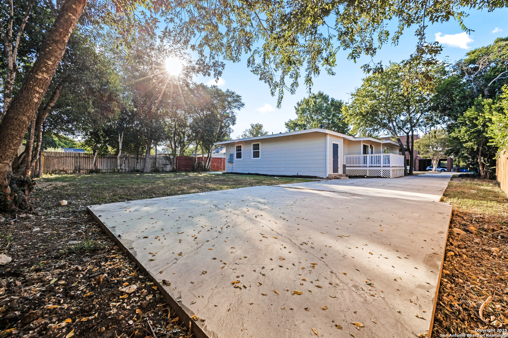 225 Arvin Terrell Hills TX 78209