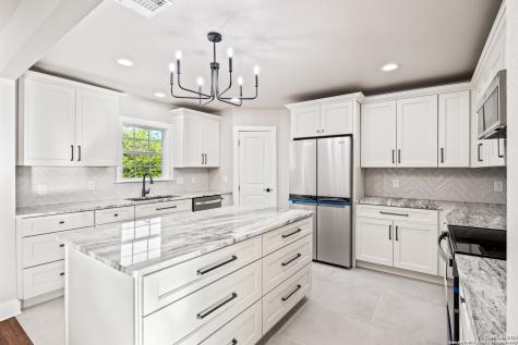 225 Arvin Terrell Hills TX 78209