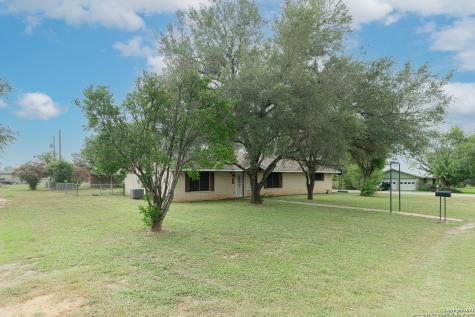 202 County Road 1629 Moore TX 78057