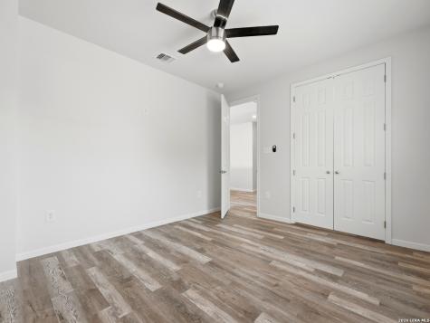 5014 Fawn Lake San Antonio TX 78244