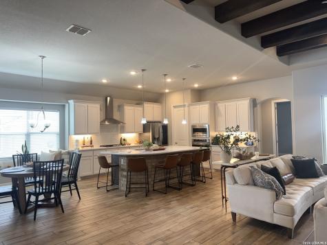 208 Englewood Lane Castroville TX 78009