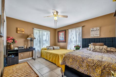903 E Westmeyer Poth TX 78147