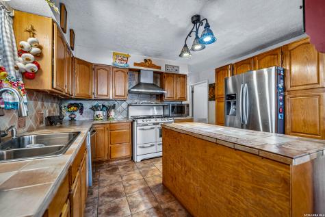 903 E Westmeyer Poth TX 78147
