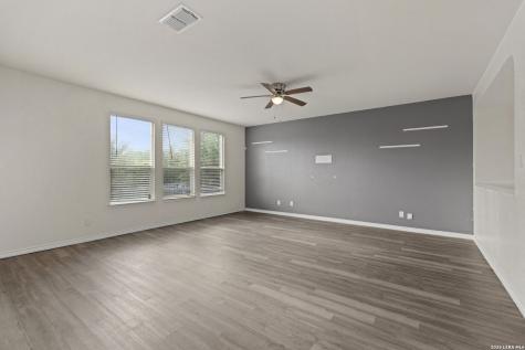 1615 Iron Creek San Antonio TX 78245