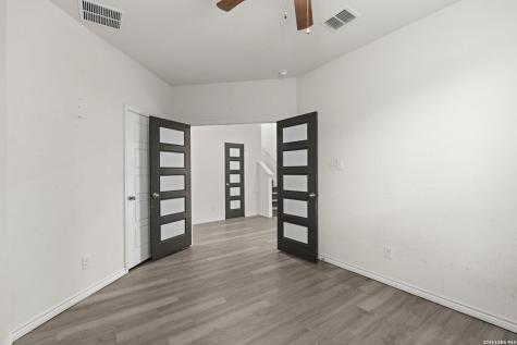1615 Iron Creek San Antonio TX 78245