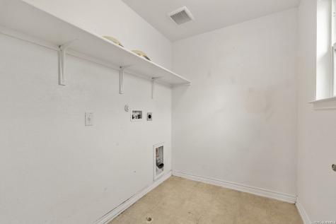 1615 Iron Creek San Antonio TX 78245