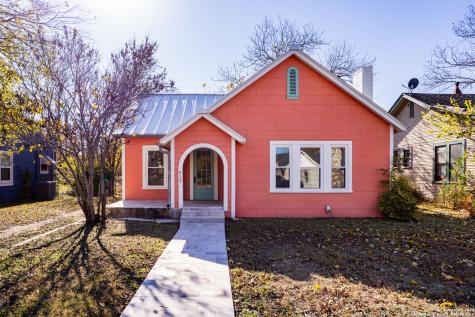 413 W Water Street Kerrville TX 78028
