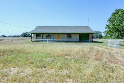 1786 State Highway 119 Stockdale TX 78160