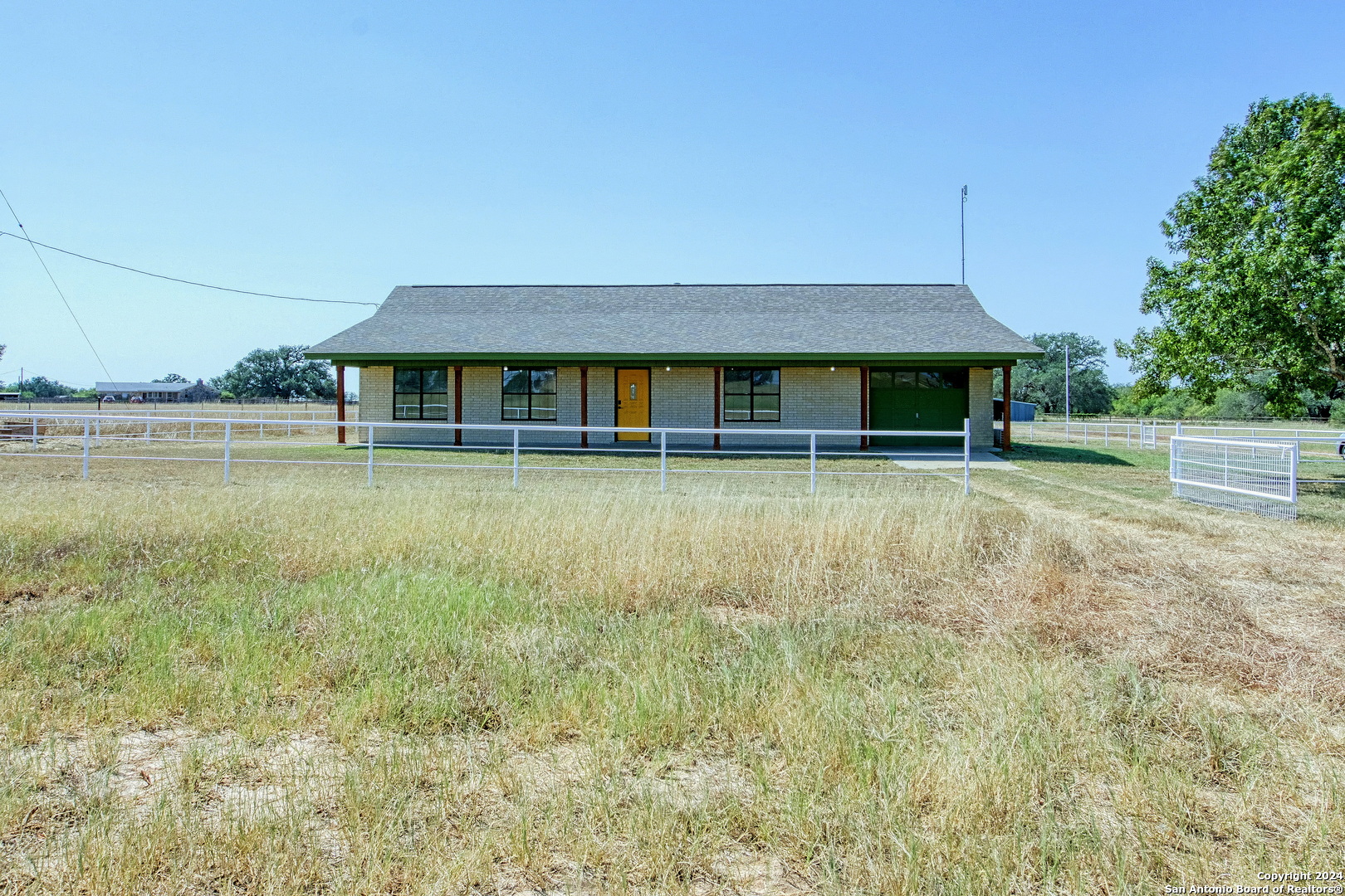1786 State Highway 119 Stockdale TX 78160