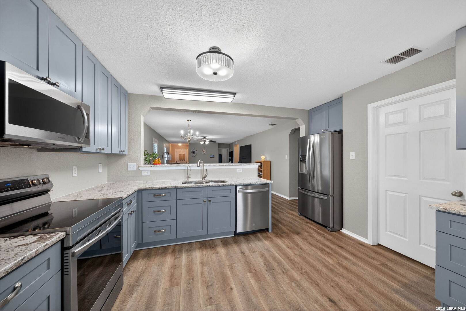 208 Passerina Selma TX 78154
