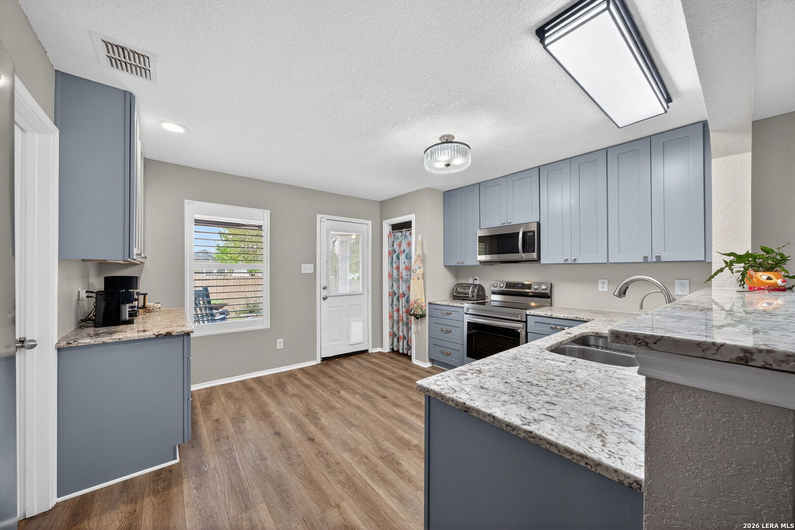 208 Passerina Selma TX 78154