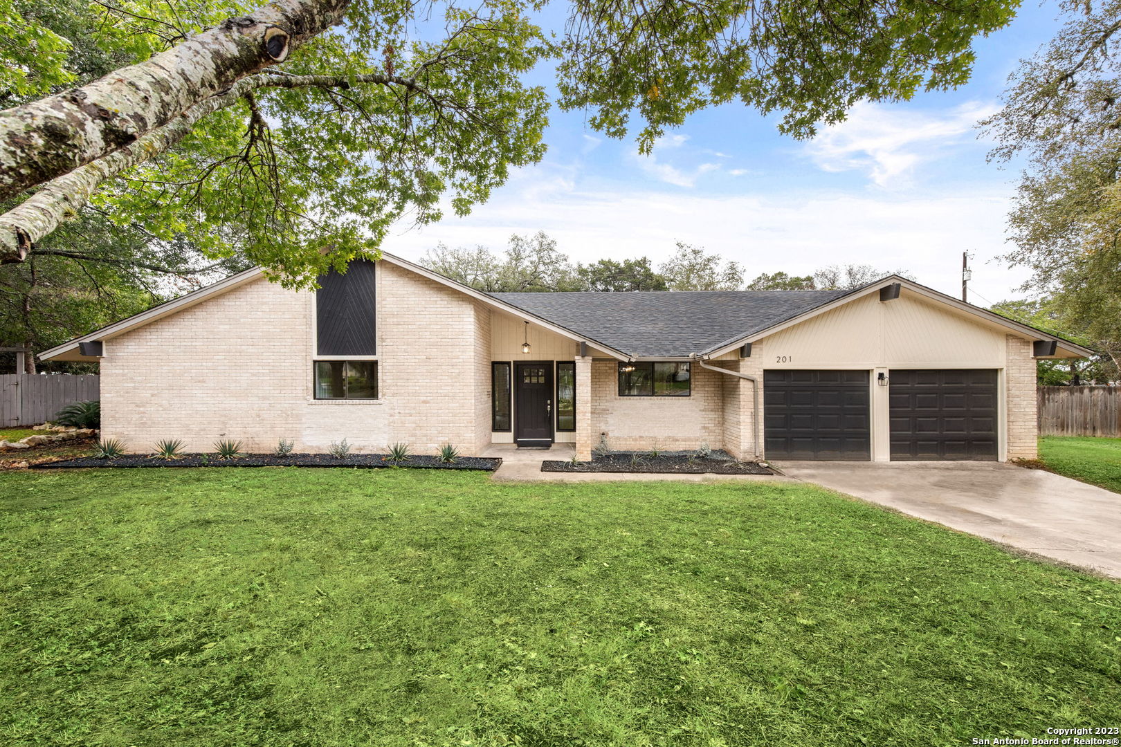 201 Briarwood Drive New Braunfels TX 78130