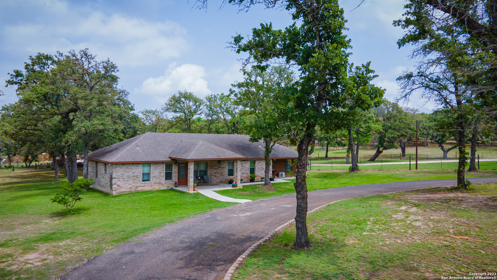 690 Capote Oaks Drive Seguin TX 78155