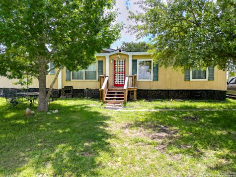 130 Davie Lane Marion TX 78124