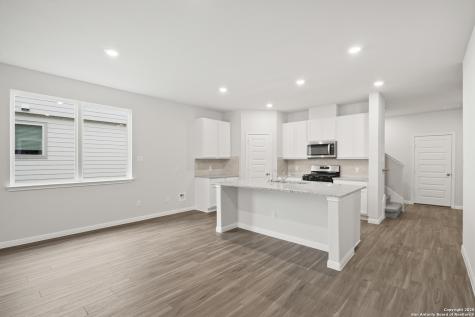 162 Hunters Camp San Antonio TX 78245