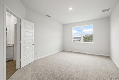 162 Hunters Camp San Antonio TX 78245