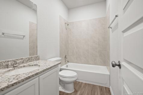 162 Hunters Camp San Antonio TX 78245