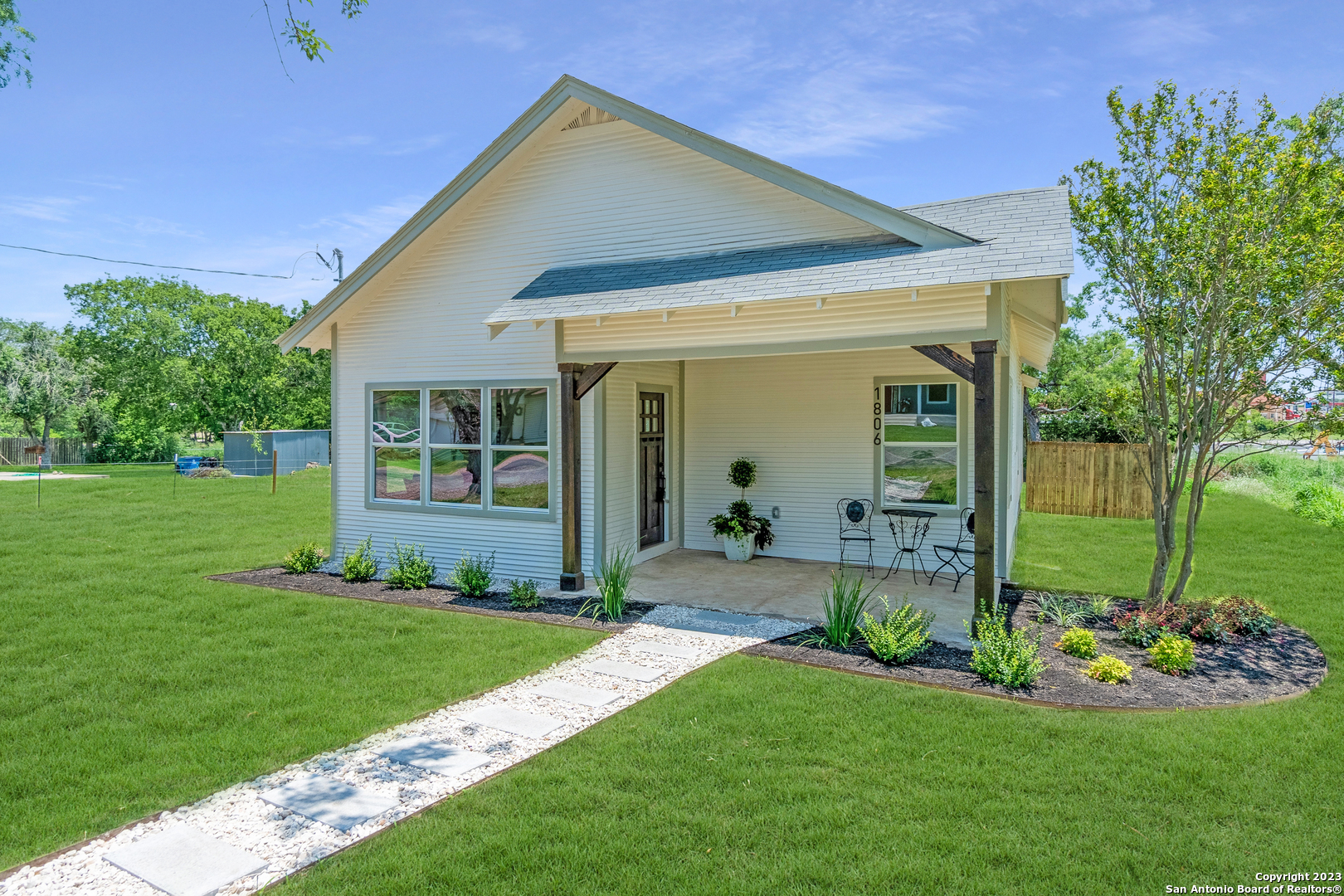 1806 C Street Floresville TX 78114