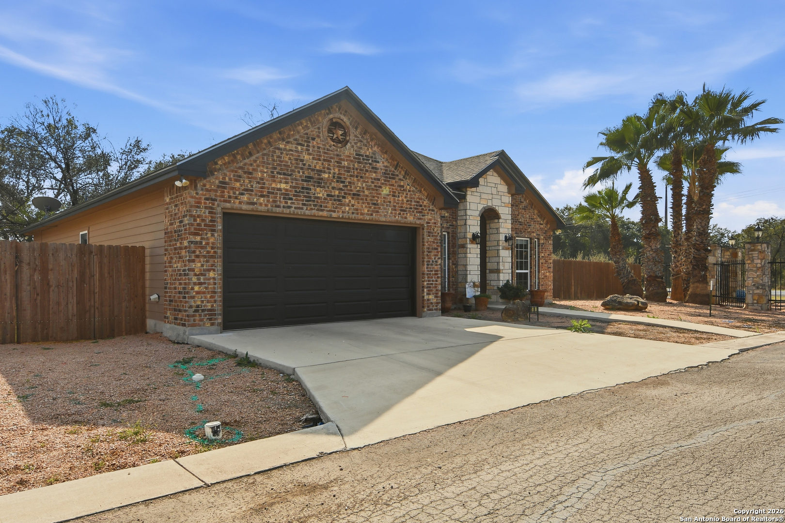 101 N Sutton Uvalde TX 78801