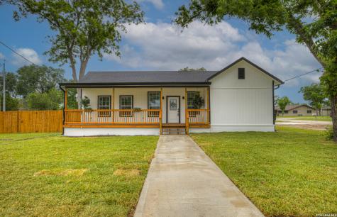 312 N Lavernia Marion TX 78124
