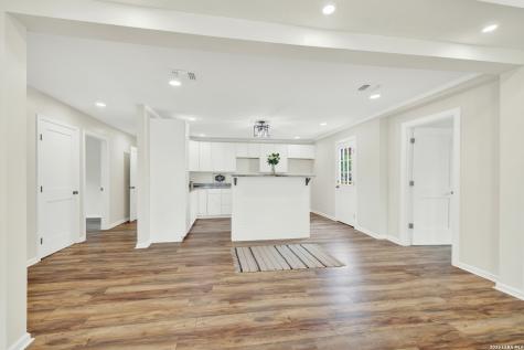 312 N Lavernia Marion TX 78124
