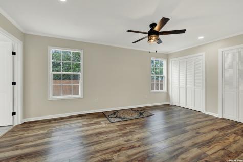 312 N Lavernia Marion TX 78124
