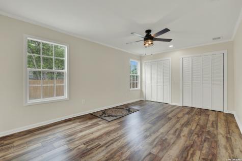 312 N Lavernia Marion TX 78124