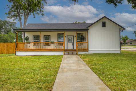 312 N Lavernia Marion TX 78124
