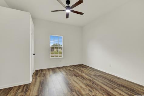 312 N Lavernia Marion TX 78124