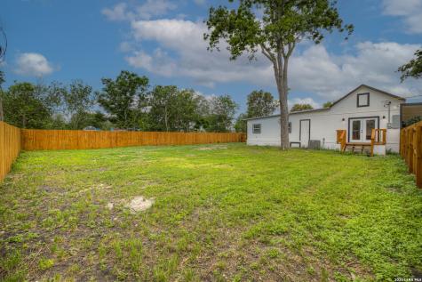 312 N Lavernia Marion TX 78124